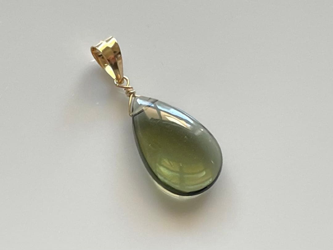 再お値下げ✨モルダバイト　ペンダントトップ