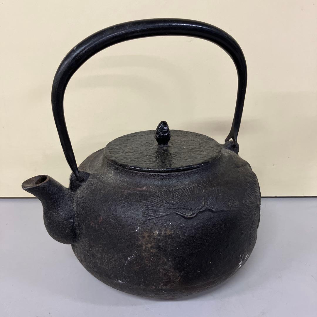 E-1 昭和レトロ 当時物 古道具 伝統工芸品 鉄瓶 松葉紋様 霰 丸型 やかん