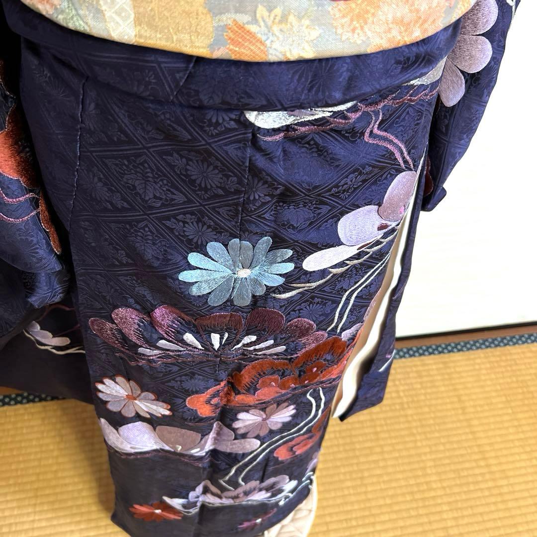 素敵な昭和アンティーク松と菊の刺繍中振袖　フルセット