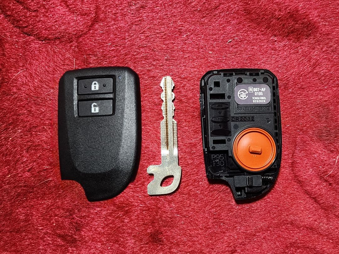 j*i様 トヨタ純正　スマートキー　ハイエースなど