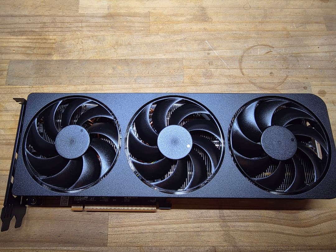 AMD Radeon RX9070 玄人志向　グラフィックボード