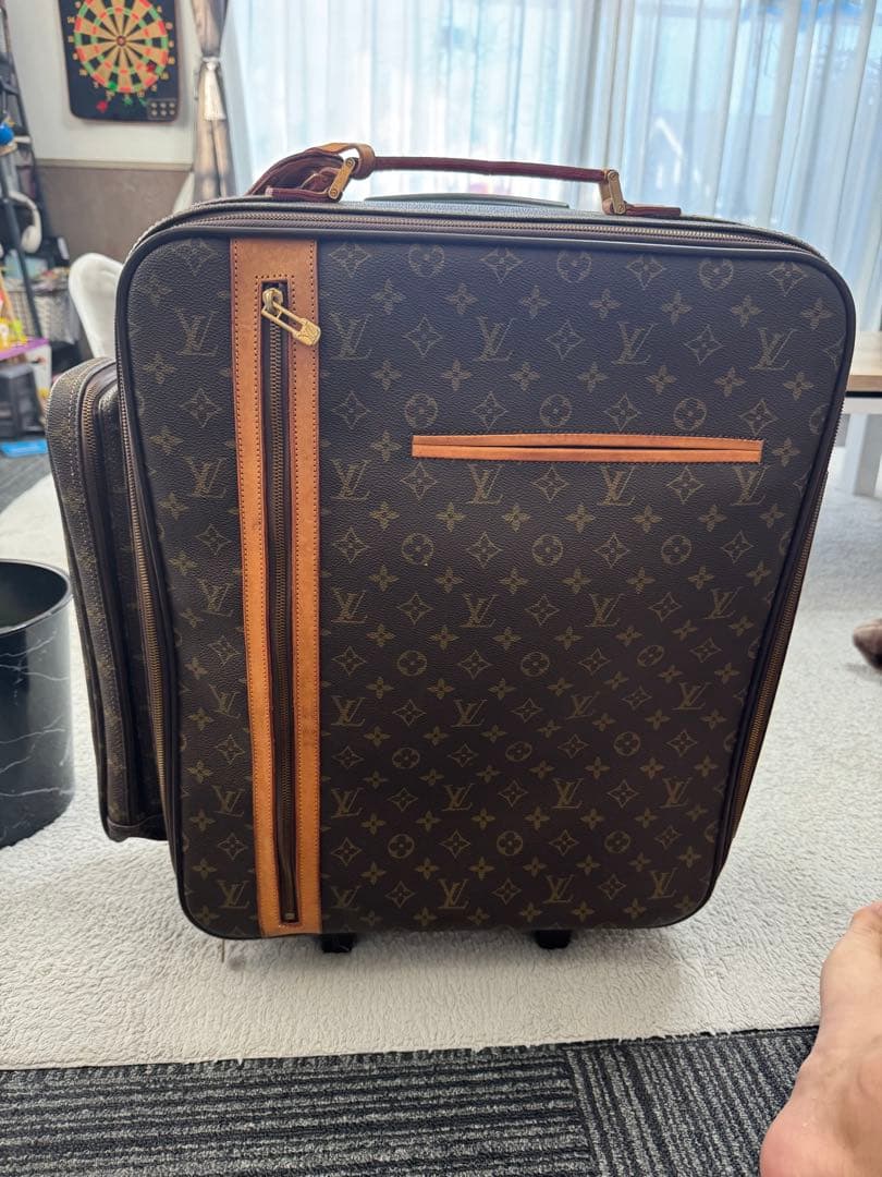 LOUIS VUITTON キャリーケース