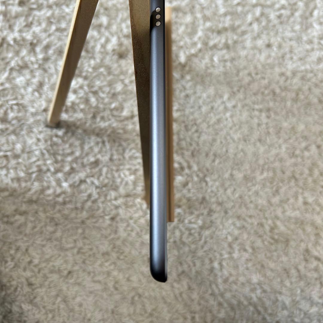 iPad 第8世代 セルラーモデル 32GB スペースグレイ Apple