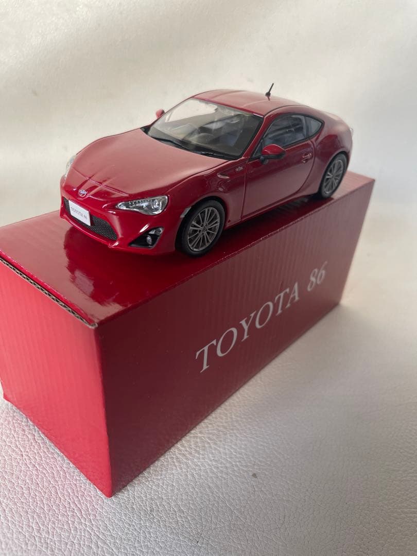 トヨタ 86 色見本 ミニカー 1/30 ⑤ C7P ライトニングレッド 非売品