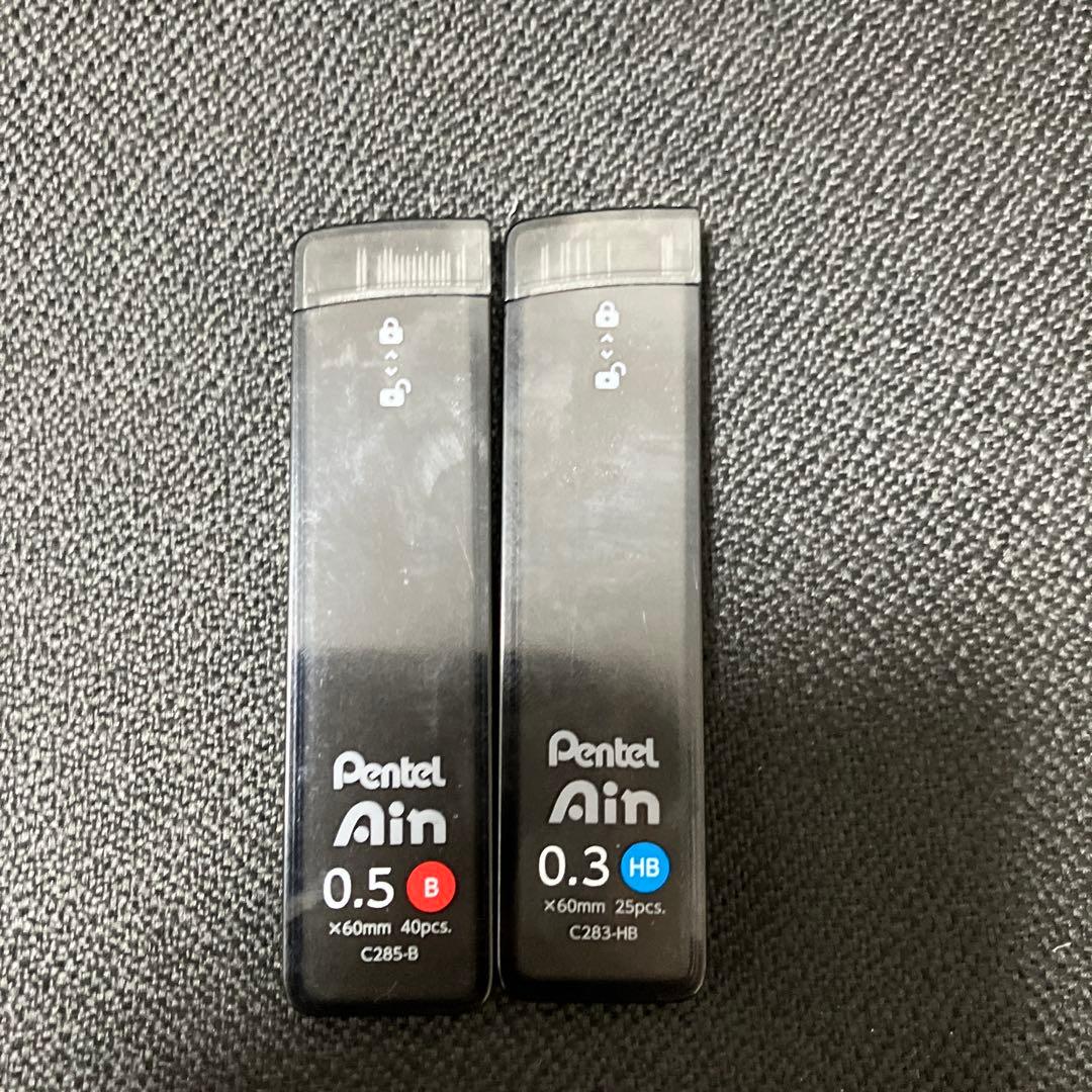 ペンケースと文房具セット