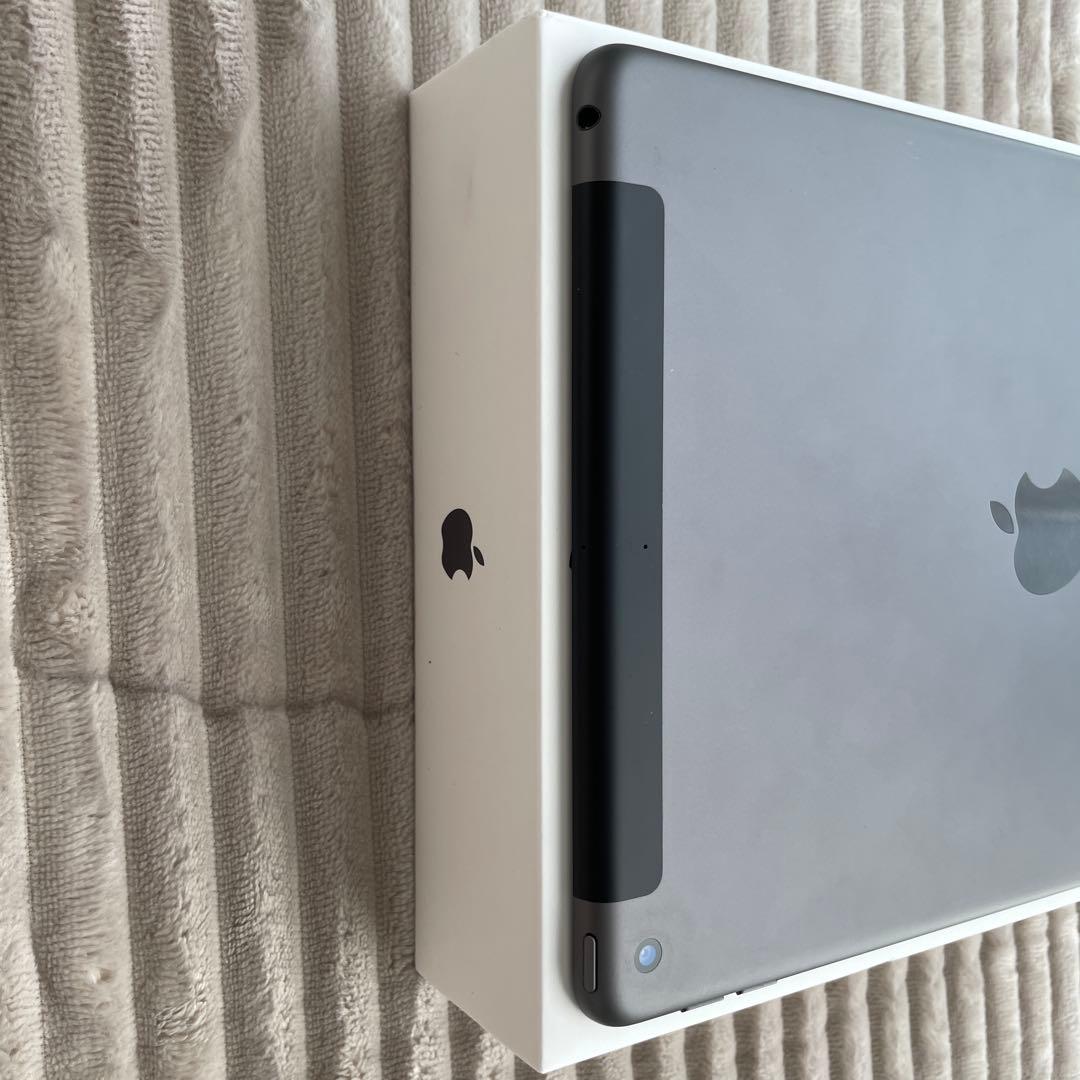 iPad 第8世代 Cellularモデル 32GB スペースグレー