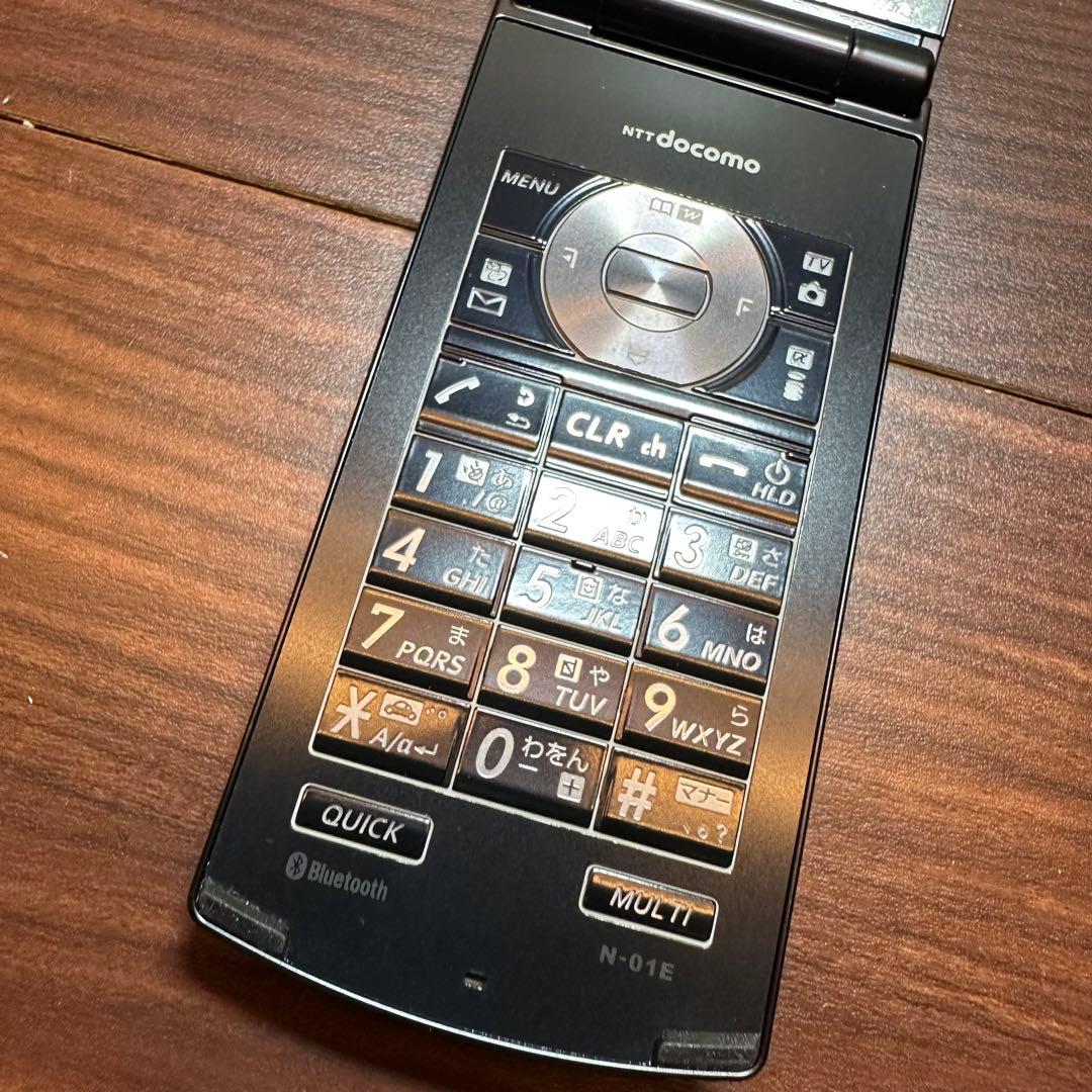 docomo N-01E フリップフォン 5551