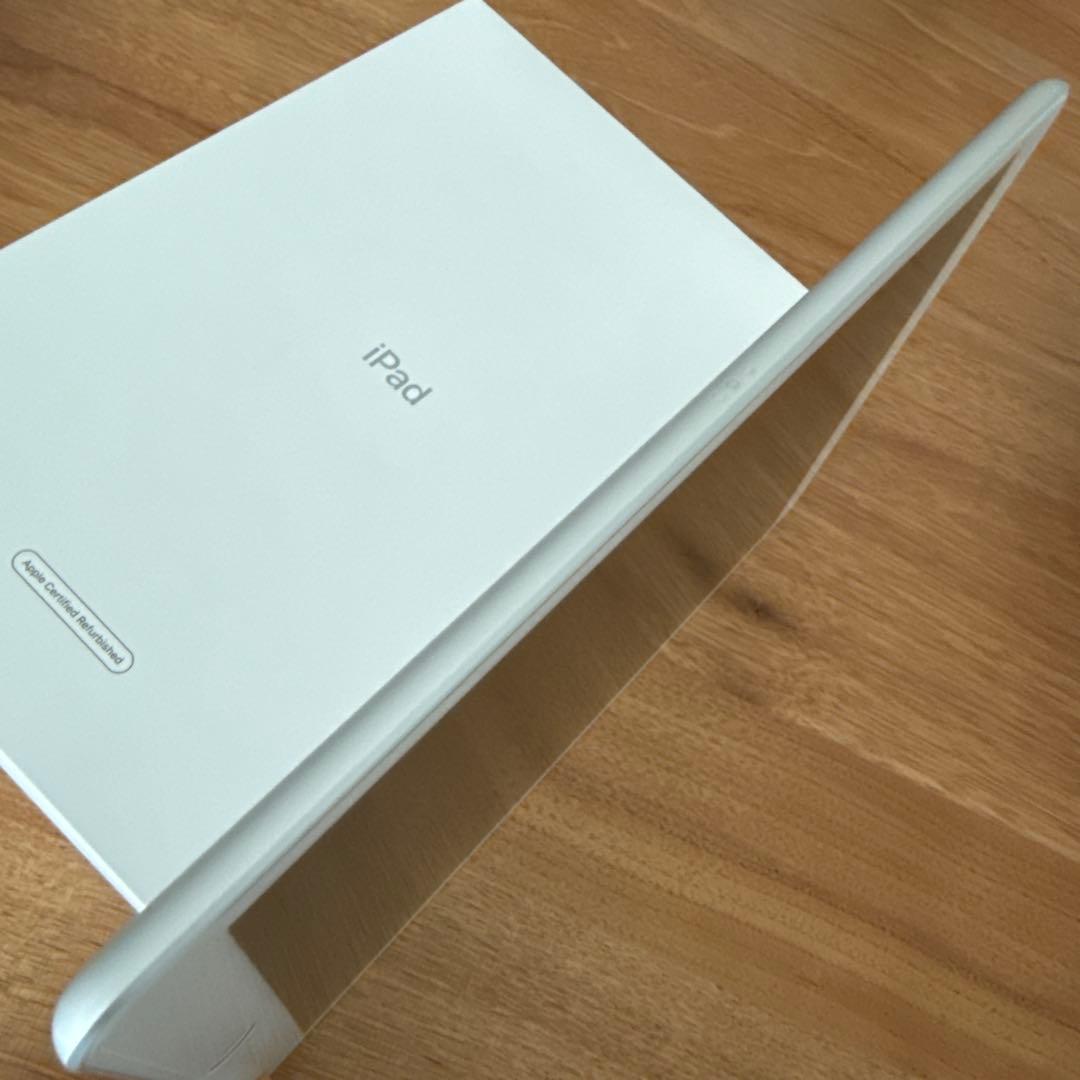 iPad 無印 第8世代 32GB シルバー 中古美品