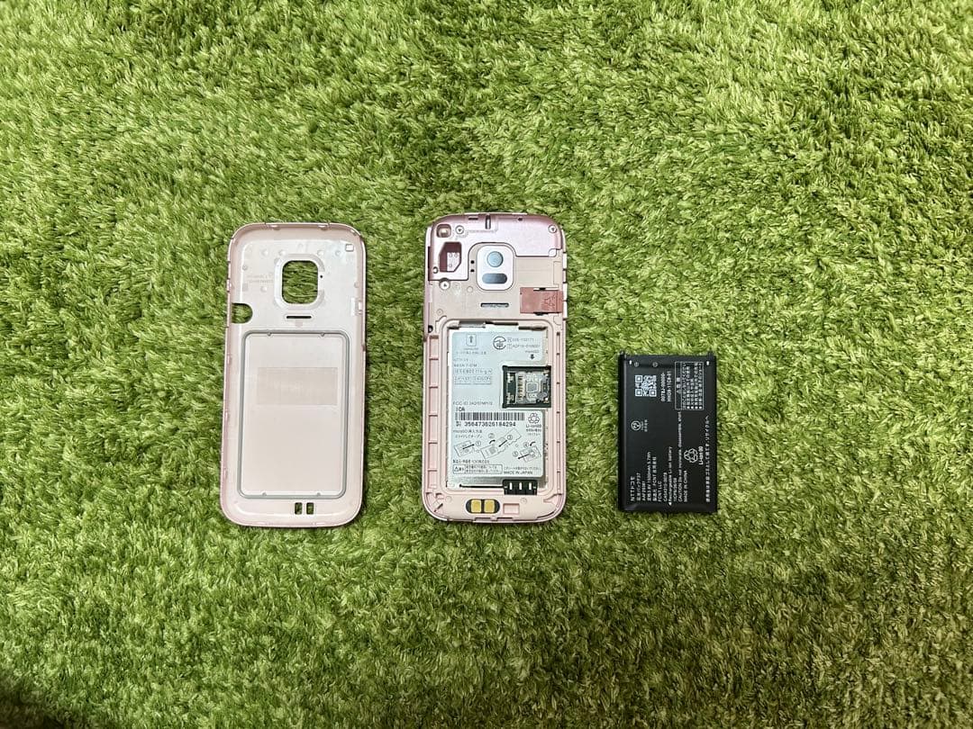 docomo F-01M ピンク 折りたたみ式