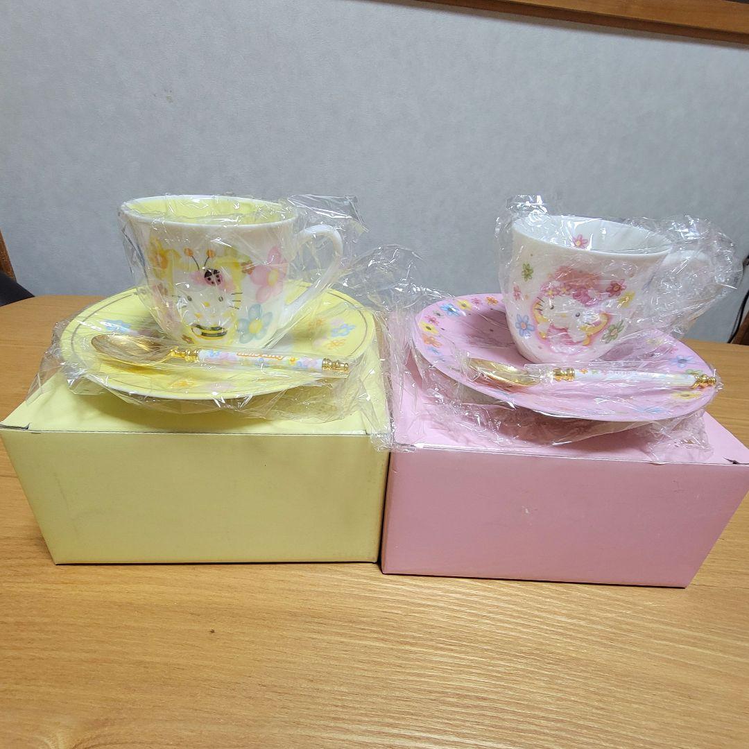 ハローキティ 誕生25周年 マグカップソーサーセット HELLOKITTY