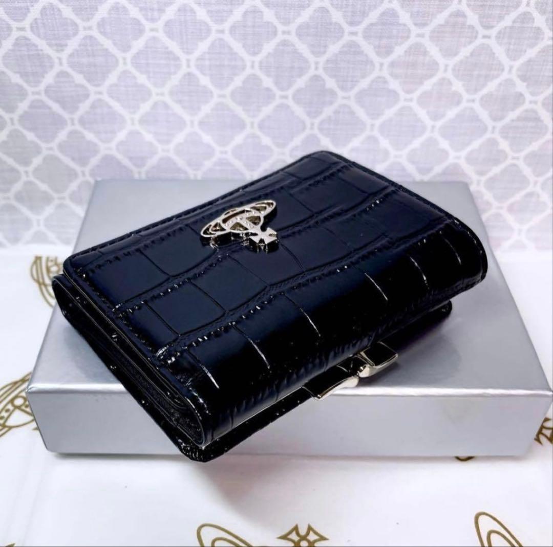 【新作☆内側に素敵な柄】新品 ヴィヴィアン・ウエストウッド 三折り財布 黒