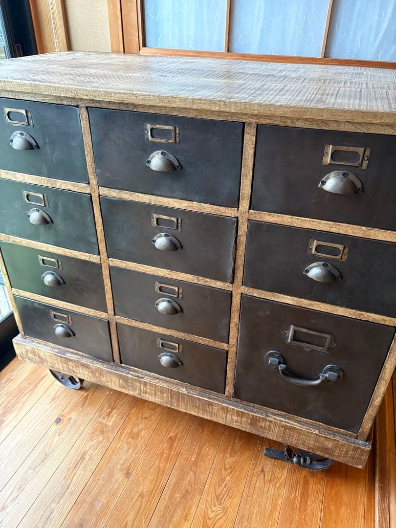 ビンテージ風木製キャビネット 11引き出し