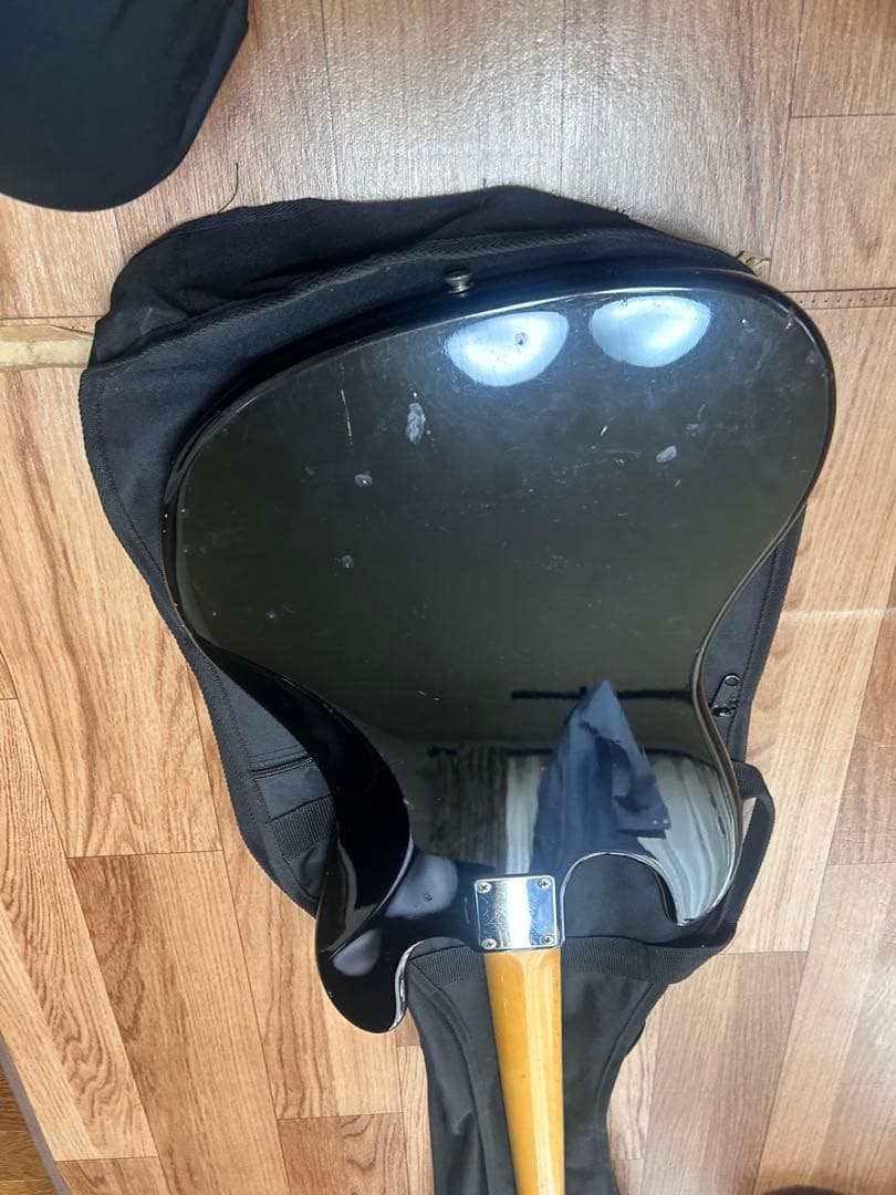 Squier ジャズベース ブラック ソフトケース付き ducamon