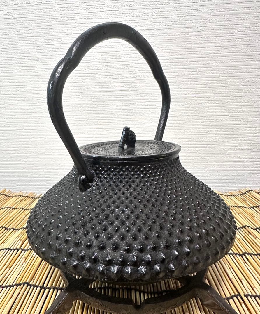 新品、栞、タグ付　南部文秀堂販売 南部耕分堂造　千鳥型アラレ　南部鉄瓶　南部鉄器