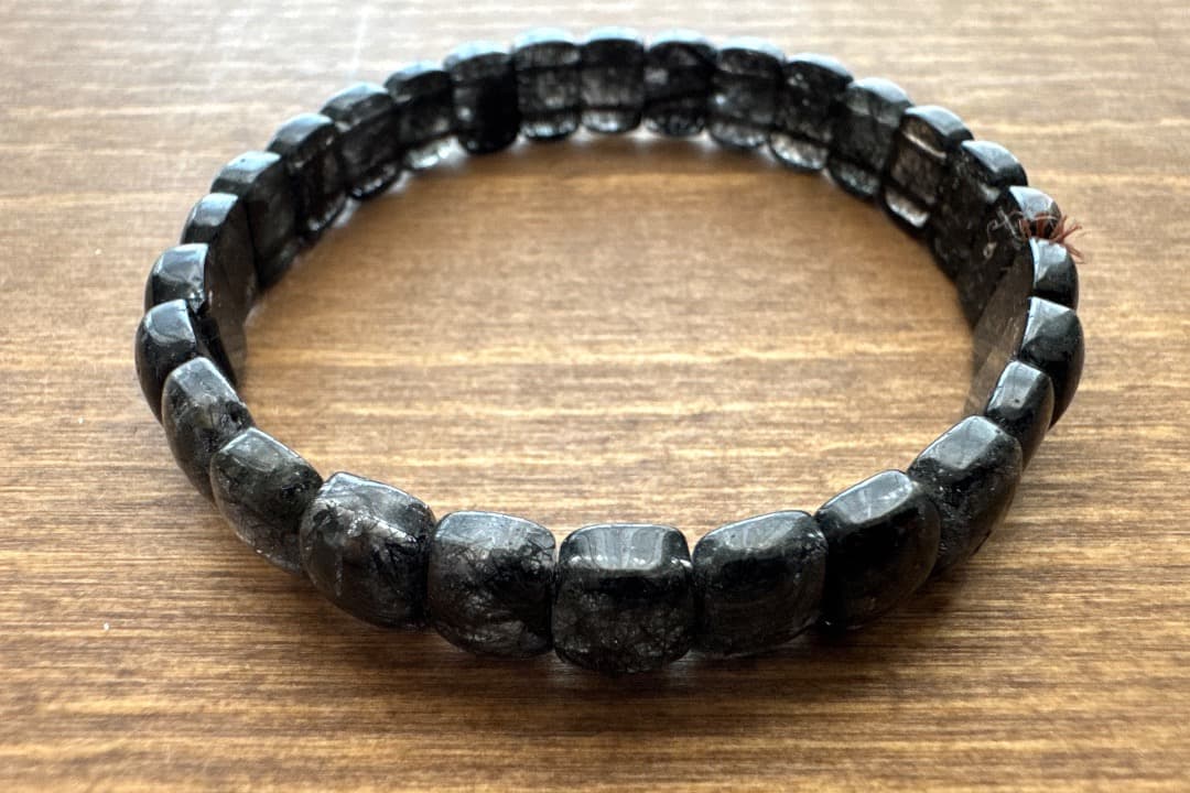 ブラックルチル バングル(ブレスレット)