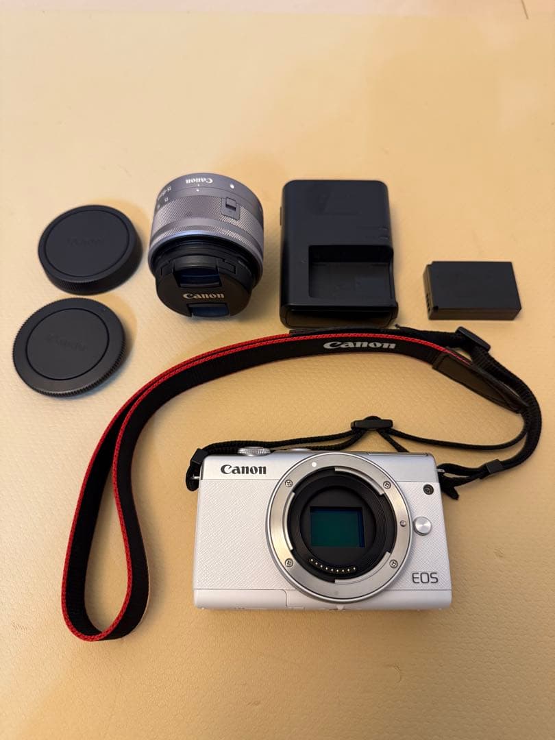 Canon EOS M200 15-45mm レンズ　ホワイト
