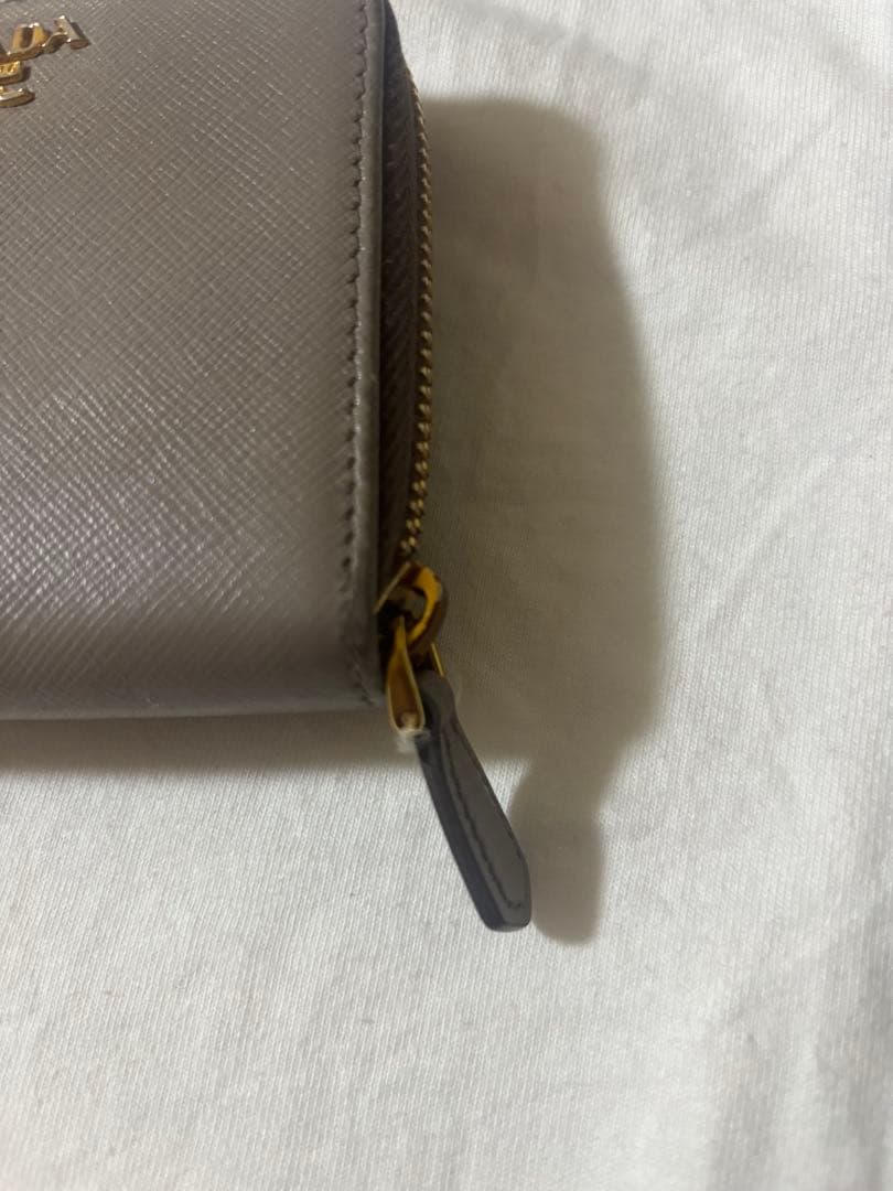 PRADA グレー 二つ折り財布 サフィアーノレザー