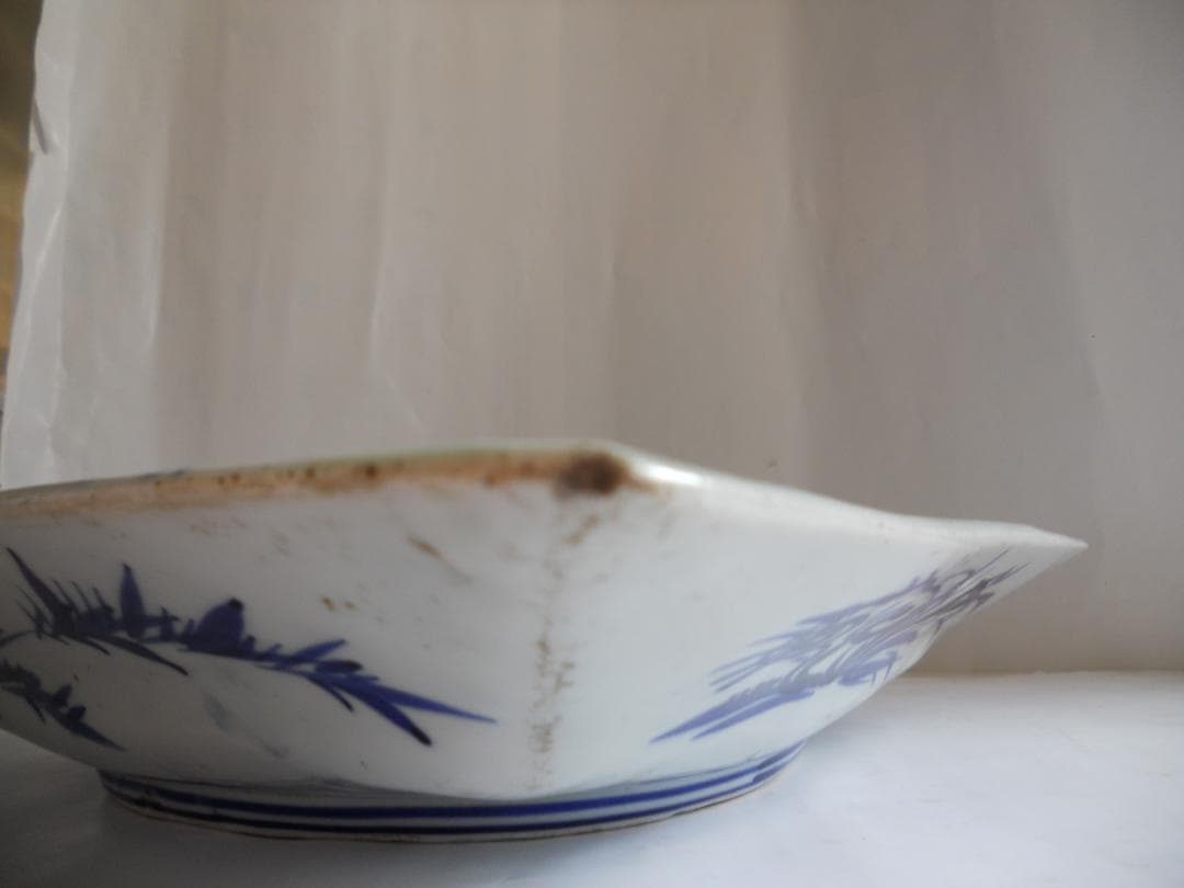 古伊万里 青磁染付 竹に雀 青磁 染付 超希少 大皿 です。