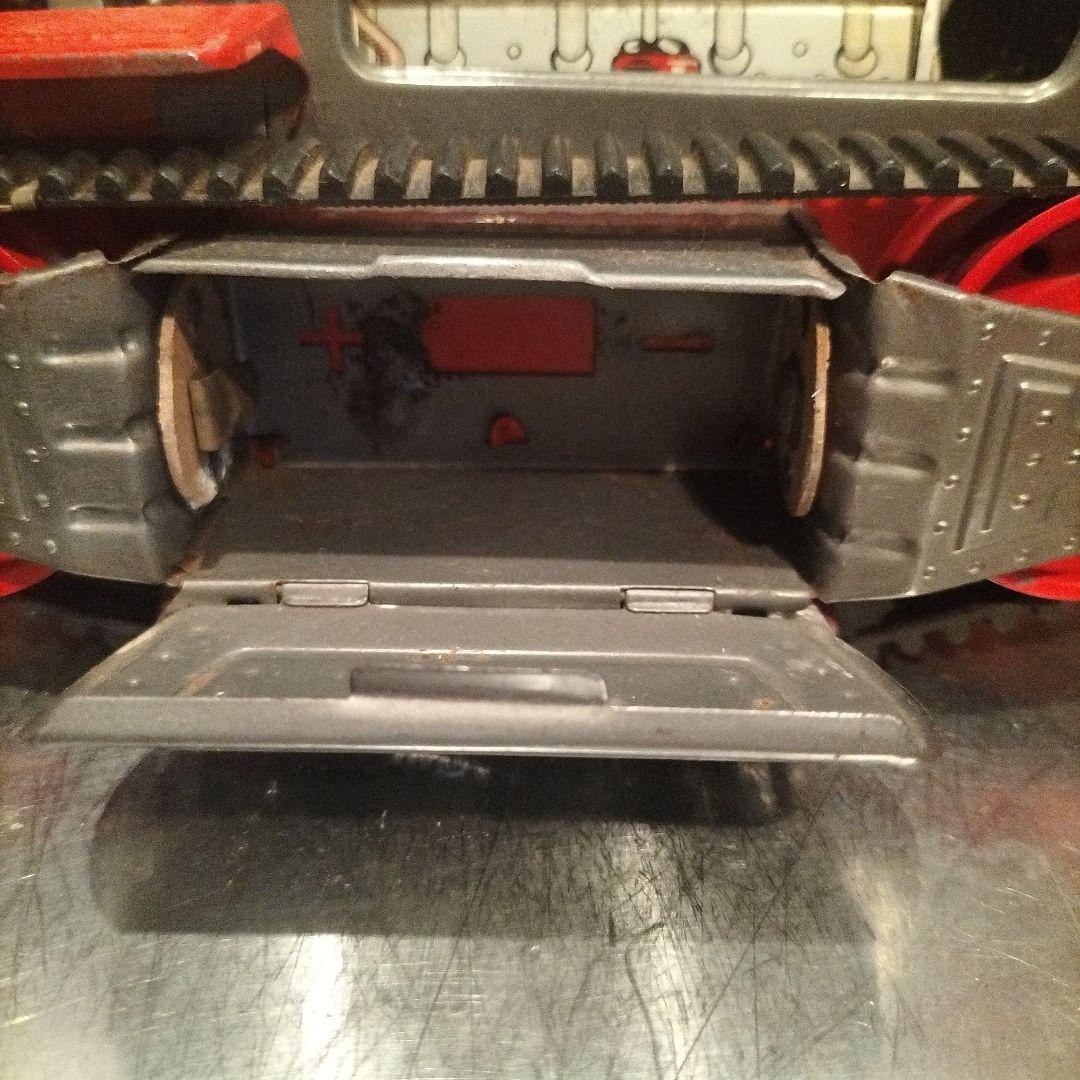 バッテリーオペレートトラクター　ブリキロボット