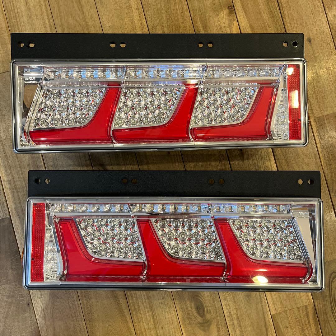 コイト製　3連LEDテールランプ