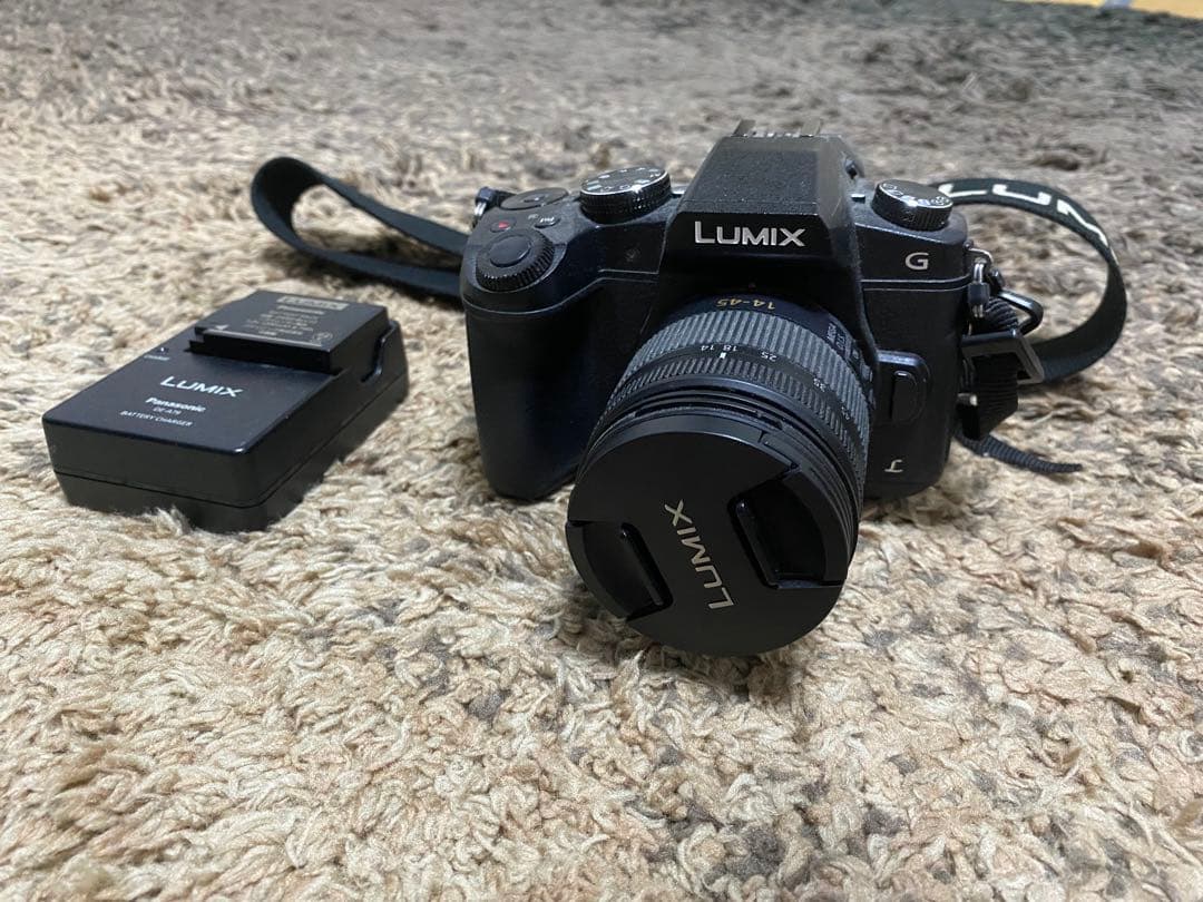 LUMIX Gシリーズ ミラーレス一眼カメラ 本体とバッテリー