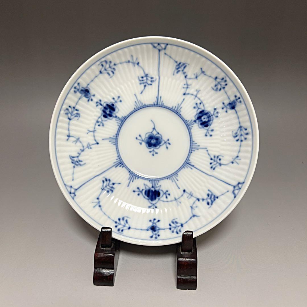 ブルーフルーテッド プレイン ハイハンドルカップ&ソーサー ②