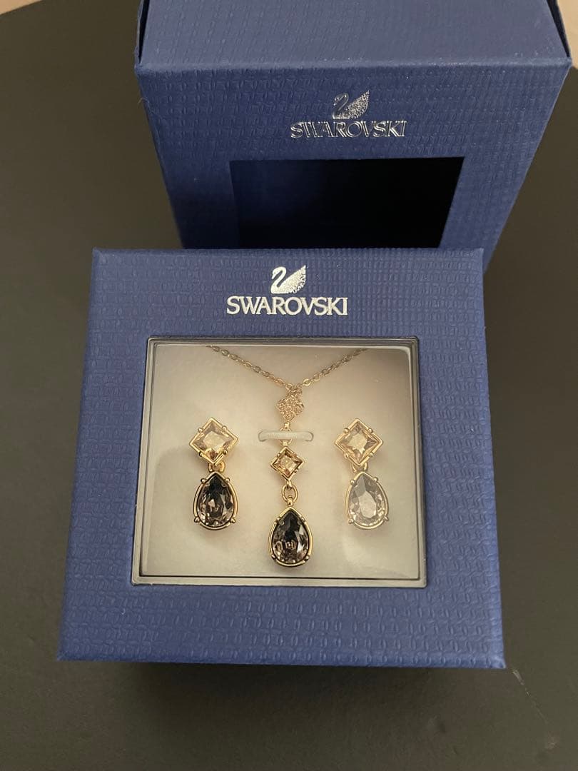 Swarovski ネックレス　ピアス　セット