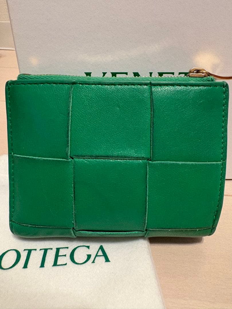正規品　BOTTEGA VENETA ボッテガ　カセット　二つ折り財布