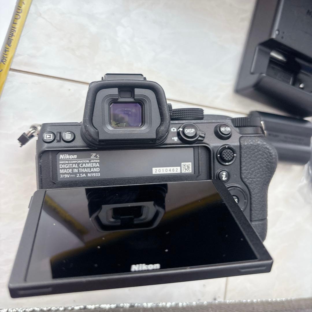 【極美品】ショット4759 Nikon Z 5 ミラーレス一眼 本体