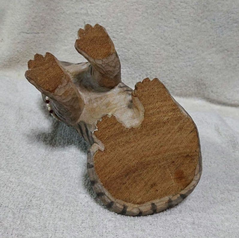 愛らしい猫の置物 T164