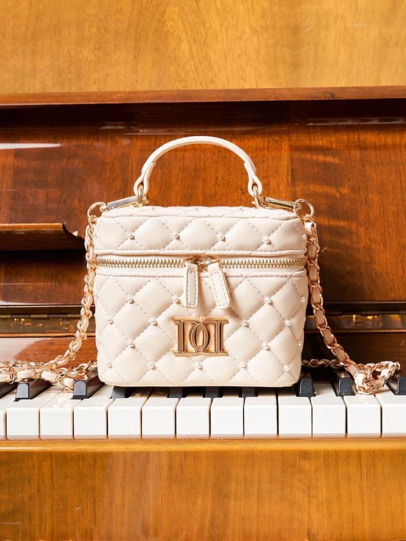 Darich ダーリッチ　【ゴールドパーツ】キルティングパールスクエアミニバッグ