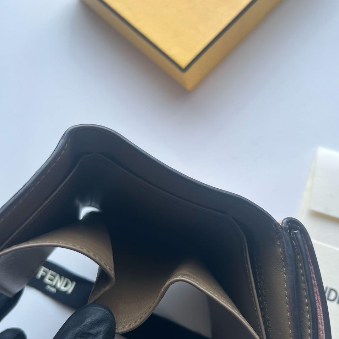 429 極上美品 FENDI フェンディ ピーカブー 3つ折り財布