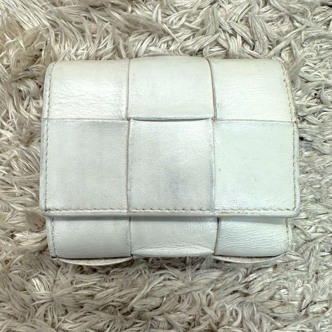【美品】BOTTEGA VENETAホワイト 三つ折り財布 カセット