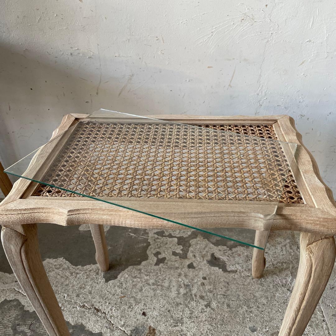 ガラストップサイドテーブル ガラストップベッドサイドテーブル　中　猫脚　剥離