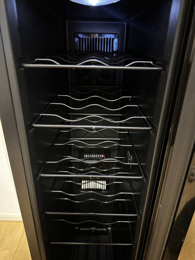 2019年製　フィフティ　ワインセラー49L　18本収納　WCF-18