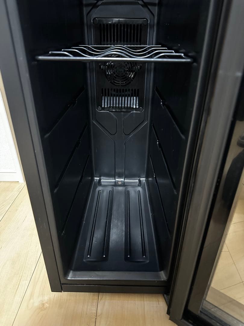 2019年製　フィフティ　ワインセラー49L　18本収納　WCF-18