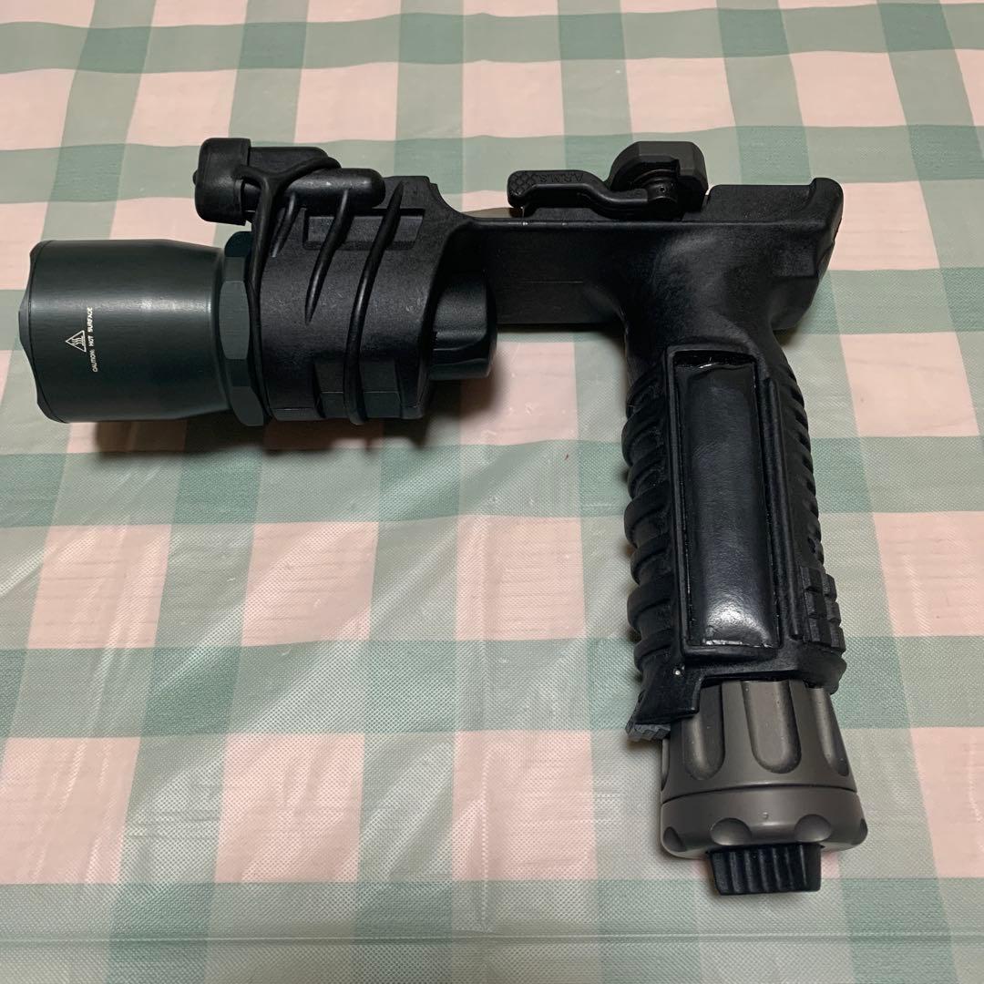 【実物】SureFireM900A ホワイト　フォアグリップウェポンライト　旧型
