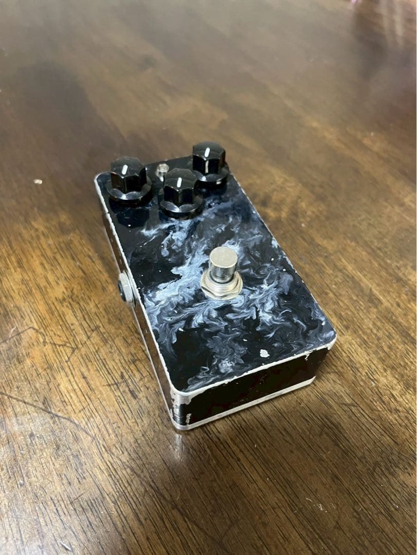 Leqtique Maestoso ギターエフェクター　黒塗装モデル