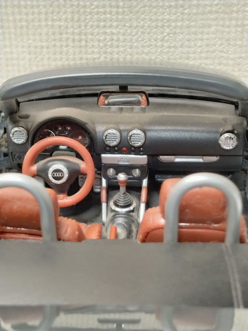 Audi TT ロードスター　1/18