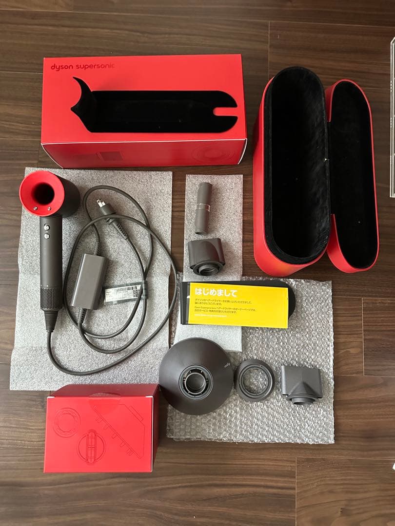 Dyson Supersonic ヘアドライヤー レッド