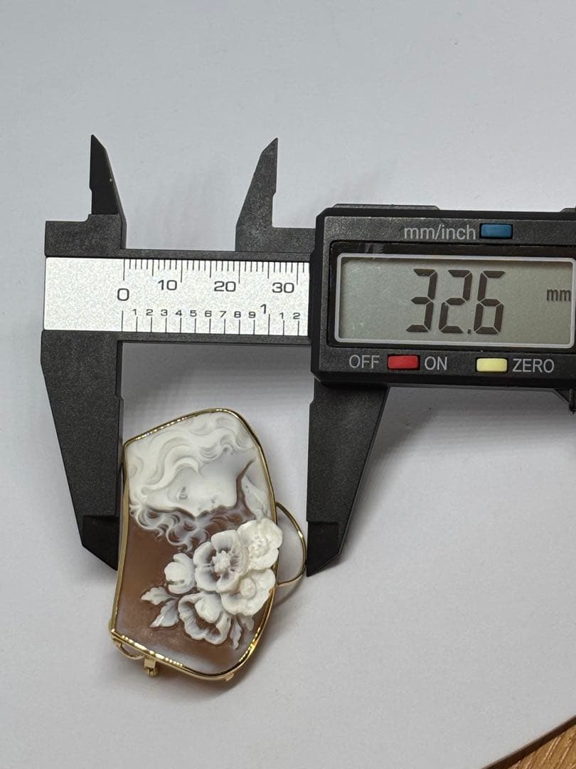 K18 カメオ 女性の顔と花 ブローチ 750 浮き彫り 総重量約9.9g
