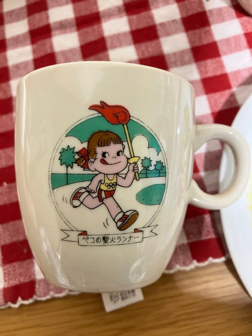 レア　昭和レトロ★ペコちゃんマグカップ5客グラス1客&クリスマスソーサー3枚