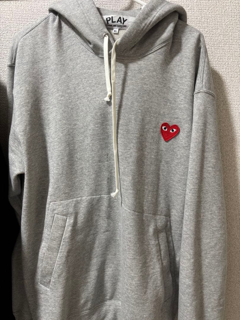 PLAY グレー フード付きパーカー