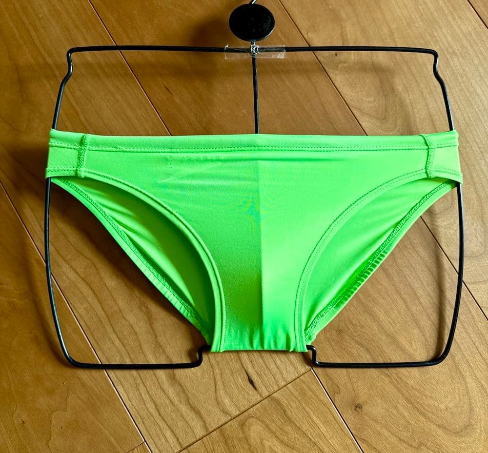 SPEEDO　アクアスペック　蛍光グリーン SS 光沢 競パン　ライフセーバー