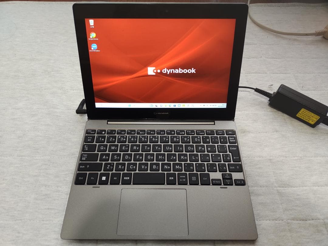 dynabook K60/FW タッチパネル対応 充電ケーブル、ケース付属