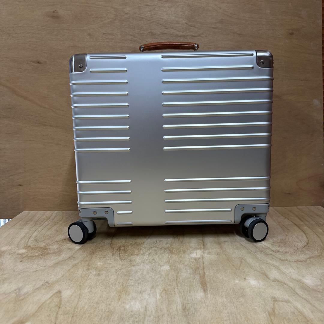 innovator inv1611 ４２Ｌシルバー アルミニウム キャリーケース
