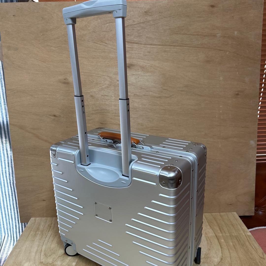 innovator inv1611 ４２Ｌシルバー アルミニウム キャリーケース