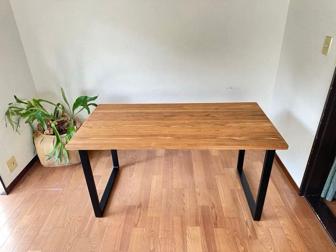 無垢材ダイニングテーブル（140cm x 70cm）