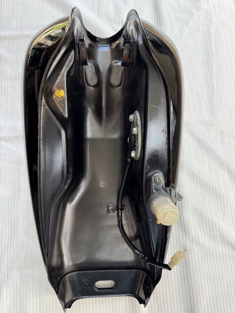 Yamaha YB125SP タンク ブラック ゴールド 燃料コック、センサー付