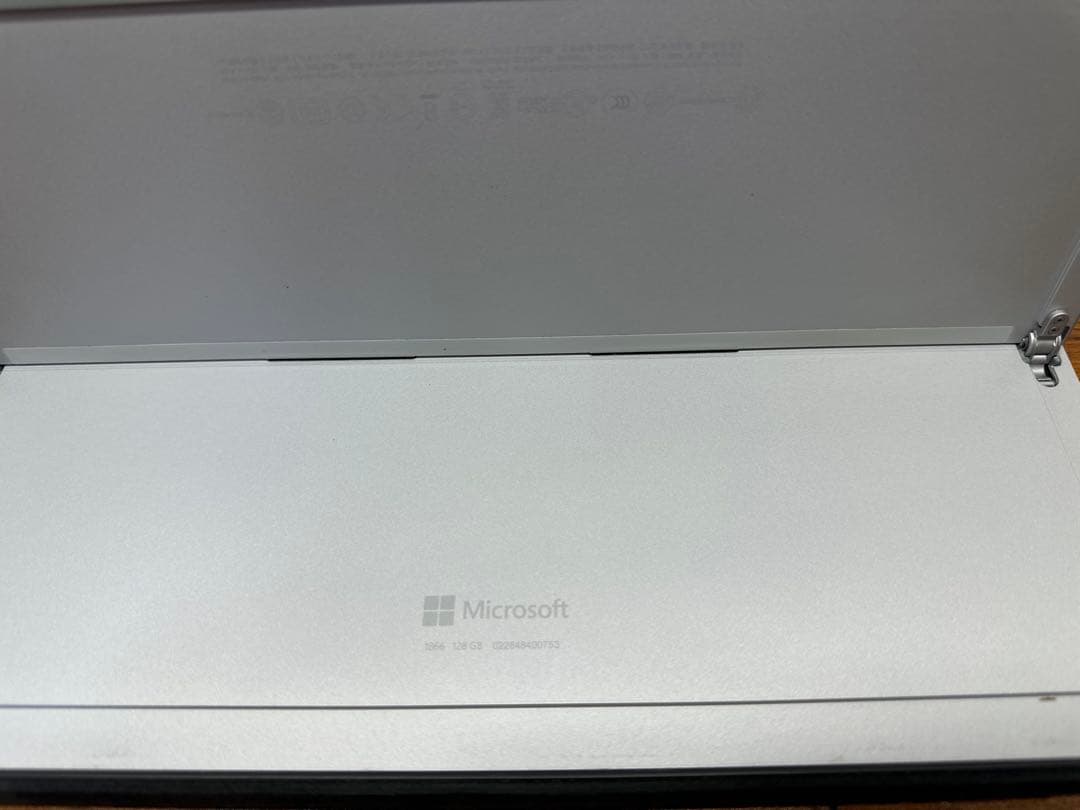 Surface Pro 7 i5-1035G4 8/256 画面ひび割れ